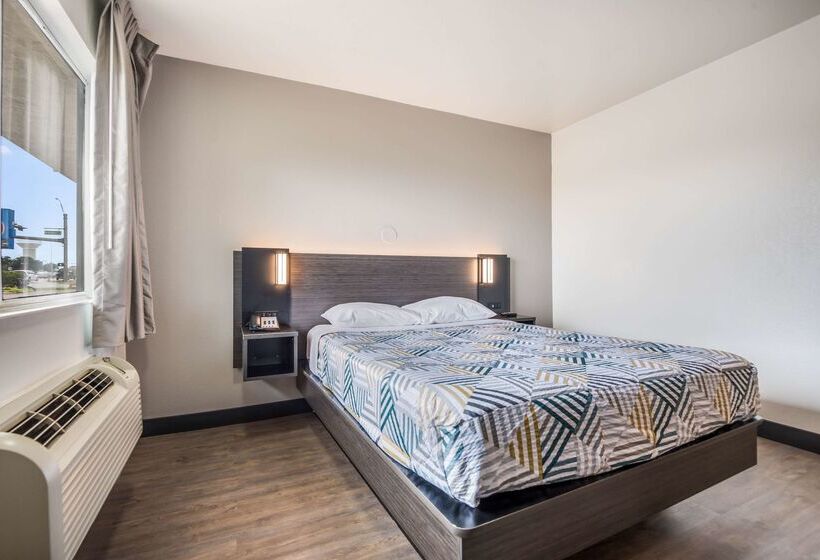 Motel 6college Station, Tx  Bryan