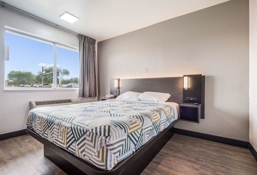 Motel 6college Station, Tx  Bryan