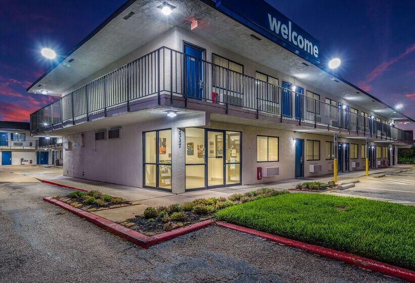 Motel 6college Station, Tx  Bryan