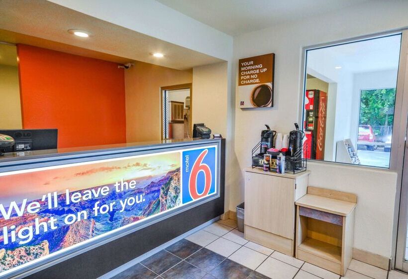 Motel 6 Huntsville, Tx
