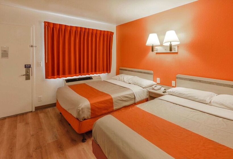 Motel 6 Huntsville, Tx