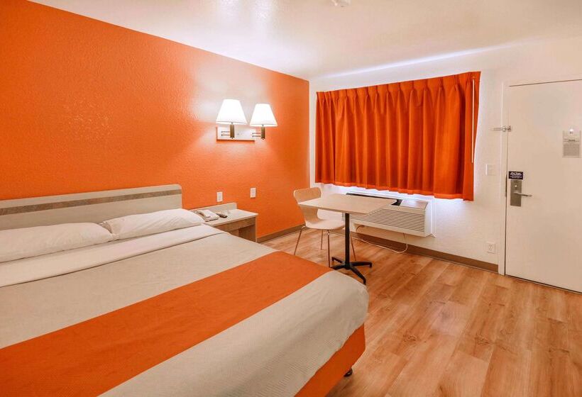 Motel 6 Huntsville, Tx