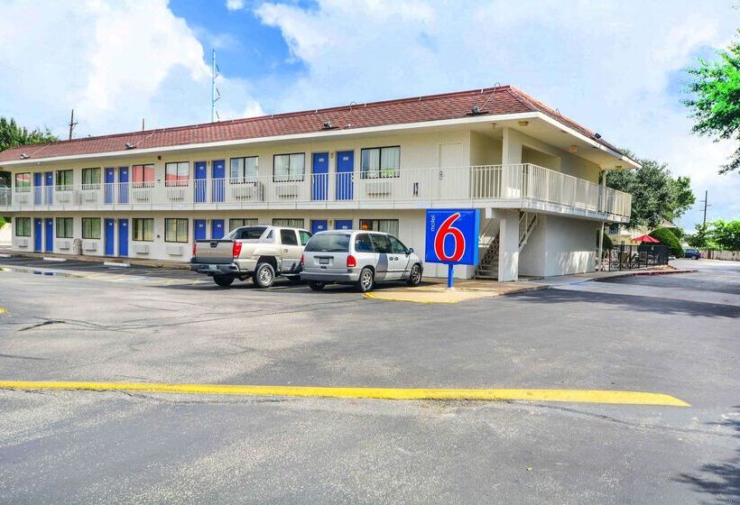 Motel 6 Huntsville, Tx