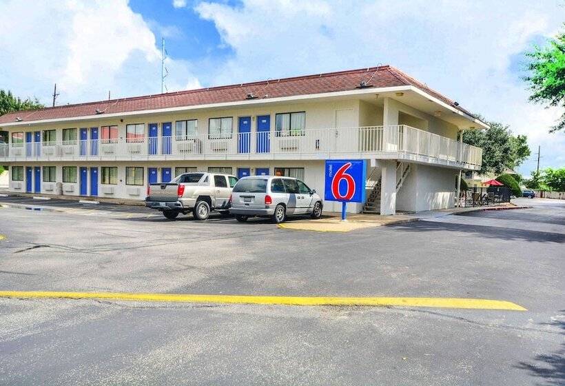 Motel 6 Huntsville, Tx