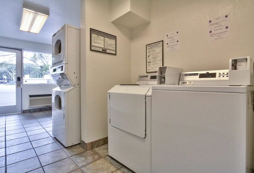 Motel 6 Monterey, Ca