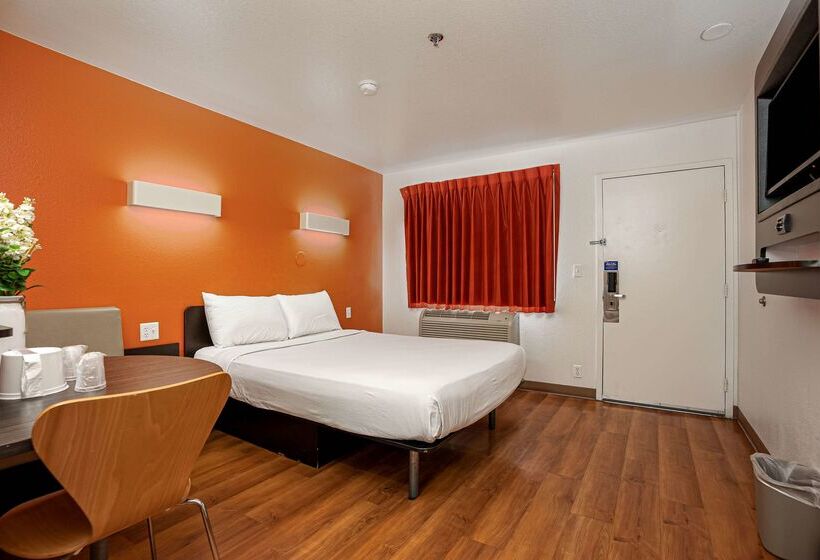 Motel 6temecula, Ca  Historic Old Town