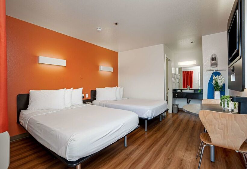 Motel 6temecula, Ca  Historic Old Town