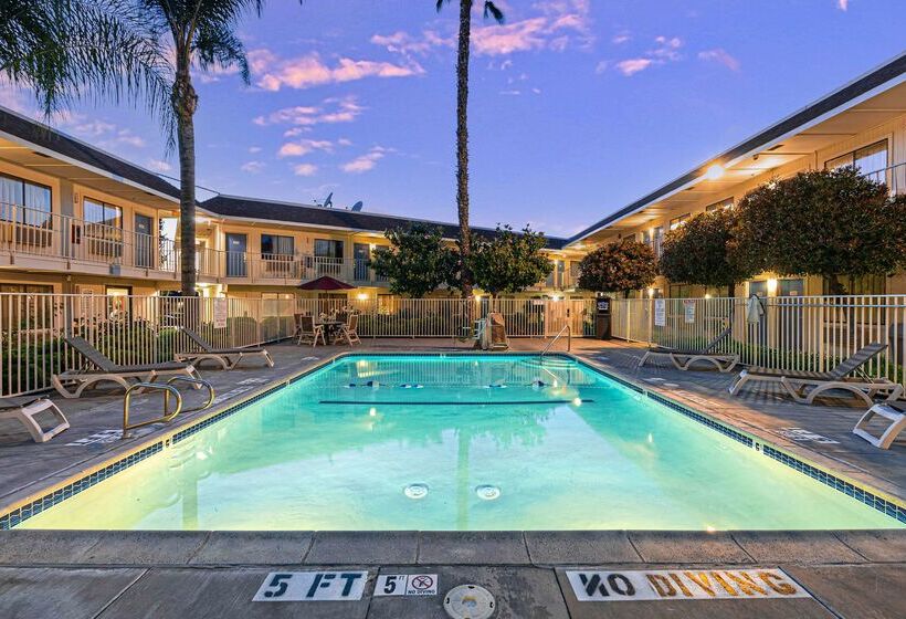 Motel 6temecula, Ca  Historic Old Town