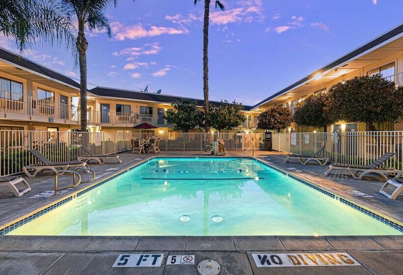 Motel 6temecula, Ca  Historic Old Town