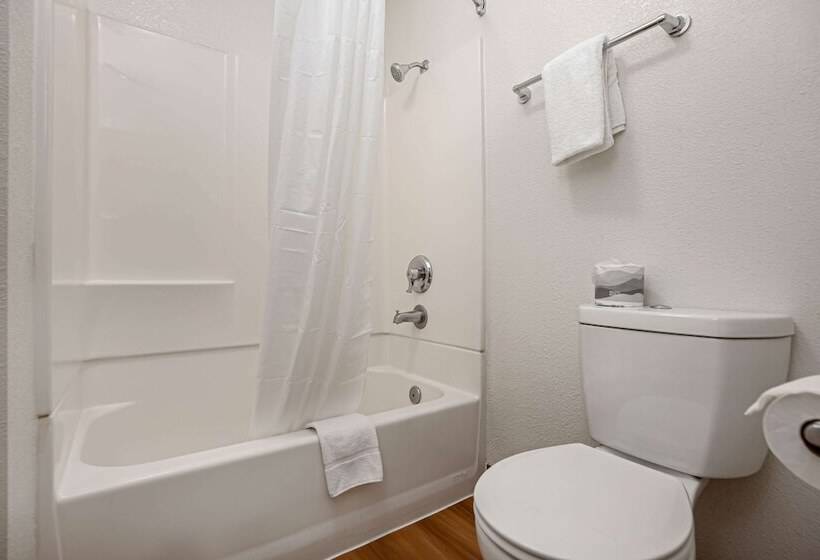 Motel 6temecula, Ca  Historic Old Town