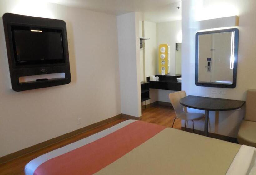 Motel 6temecula, Ca  Historic Old Town