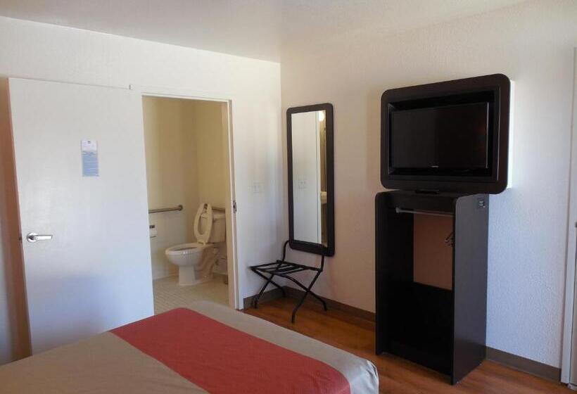 Motel 6temecula, Ca  Historic Old Town