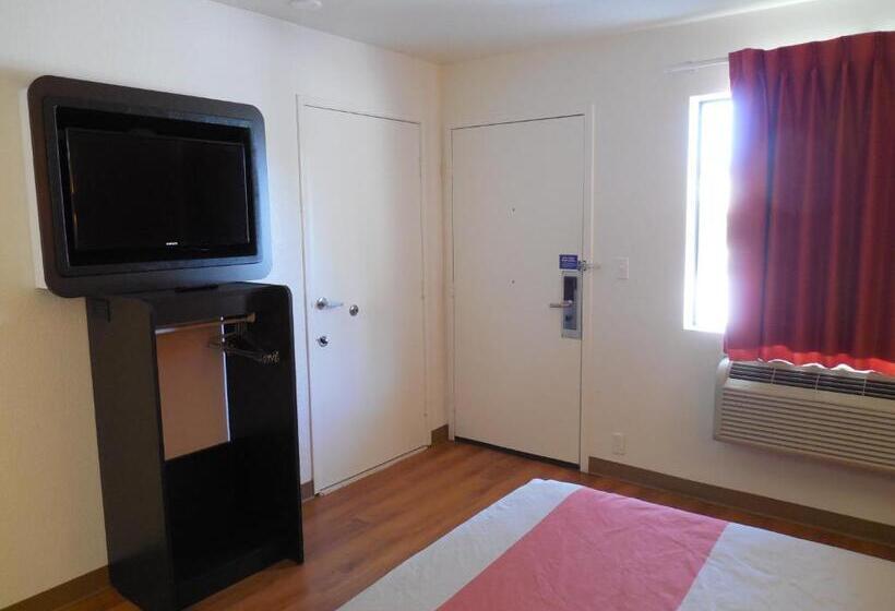 Motel 6temecula, Ca  Historic Old Town