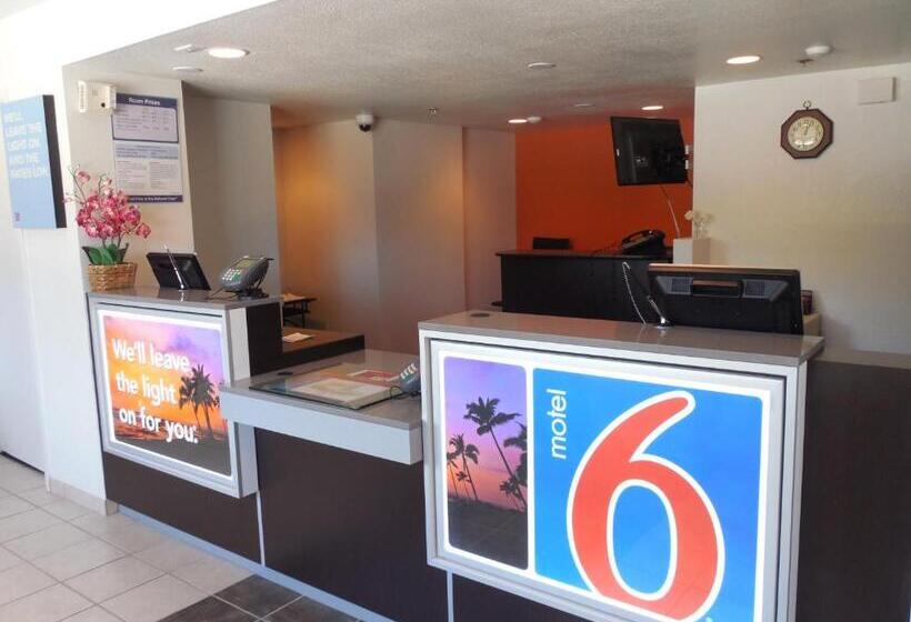 Motel 6temecula, Ca  Historic Old Town