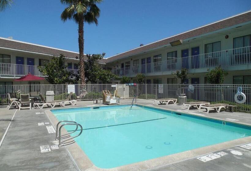 Motel 6temecula, Ca  Historic Old Town