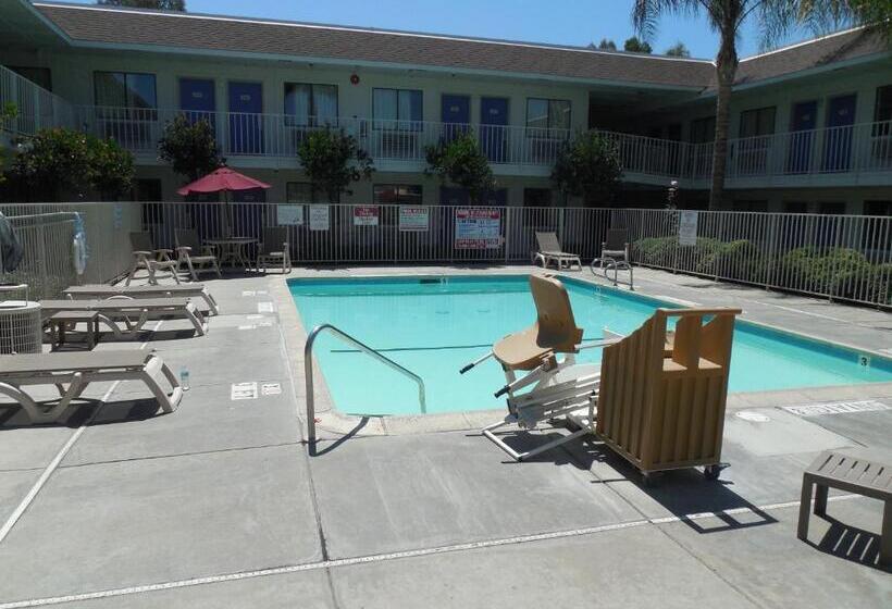 Motel 6temecula, Ca  Historic Old Town