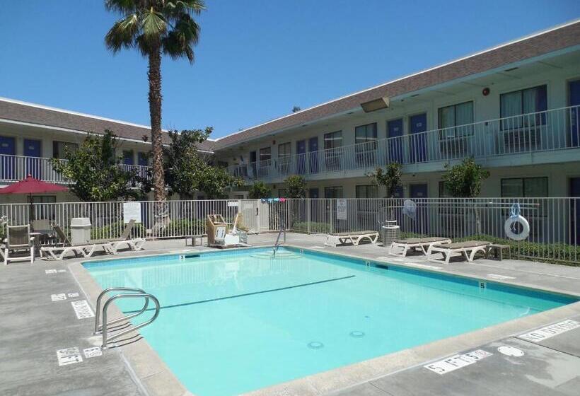 Motel 6temecula, Ca  Historic Old Town