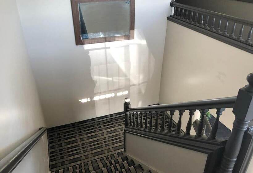 מוטל Ameri Stay Inn & Suites