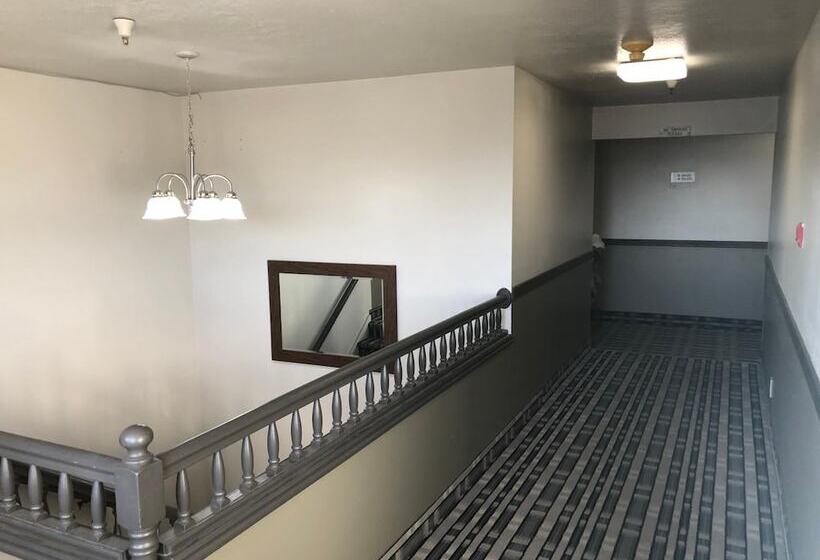 מוטל Ameri Stay Inn & Suites