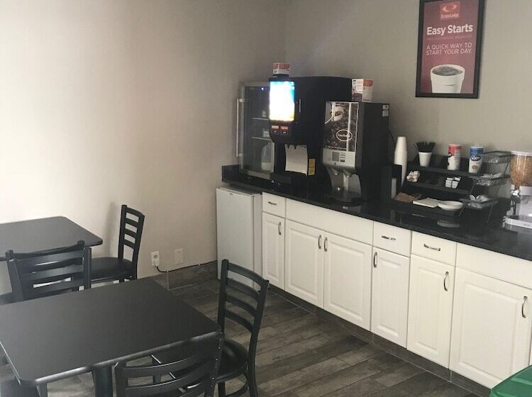 מוטל Ameri Stay Inn & Suites