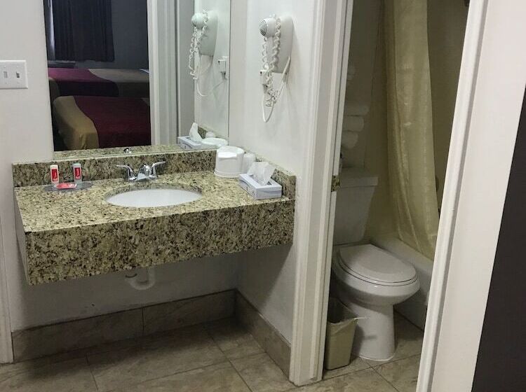 מוטל Ameri Stay Inn & Suites