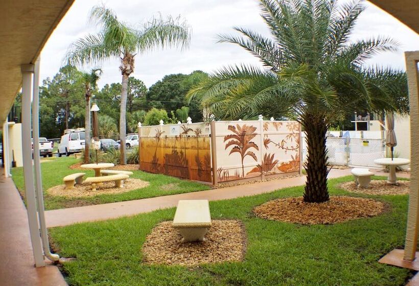 فندق على الطريق At Home Inn  Fort Pierce