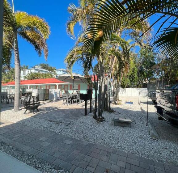 فندق على الطريق Blue Waters Treasure Island