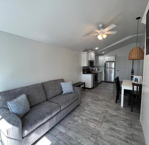 فندق على الطريق Blue Waters Treasure Island