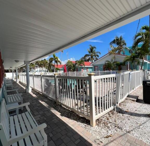 فندق على الطريق Blue Waters Treasure Island