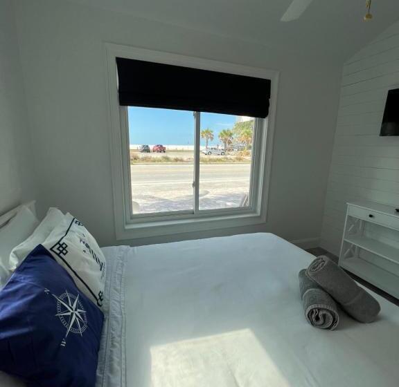 فندق على الطريق Blue Waters Treasure Island