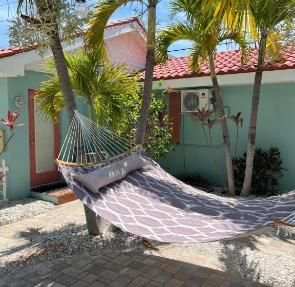 فندق على الطريق Blue Waters Treasure Island