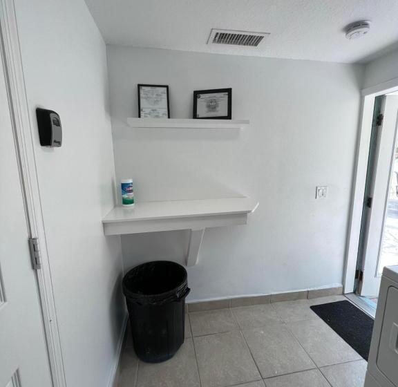 فندق على الطريق Blue Waters Treasure Island