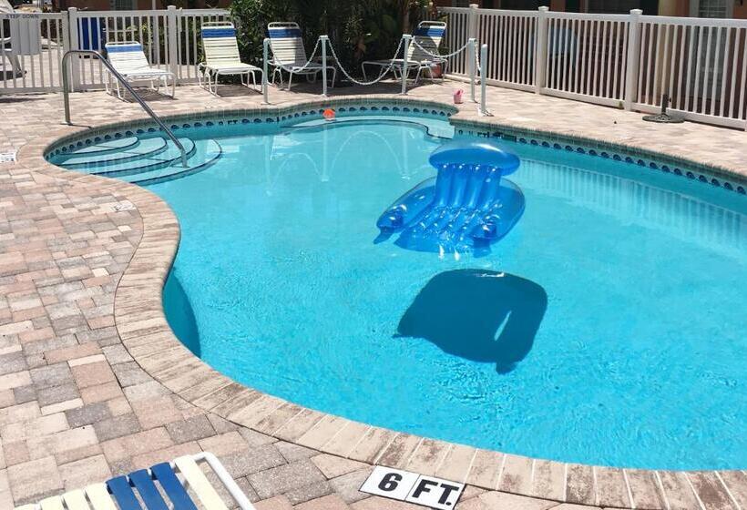 فندق على الطريق Blue Waters Treasure Island