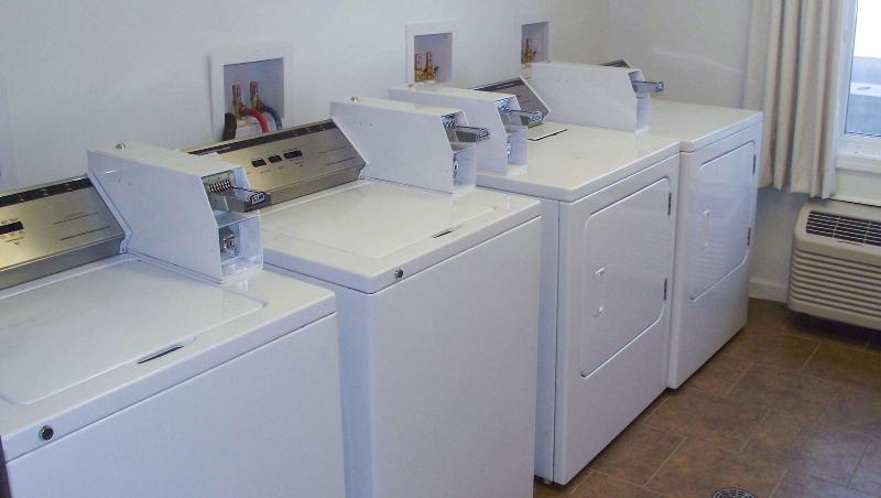 모텔 Ramada By Wyndham Williston