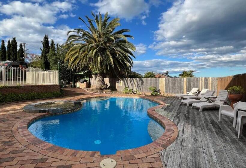 מוטל Summerhill Motor Inn