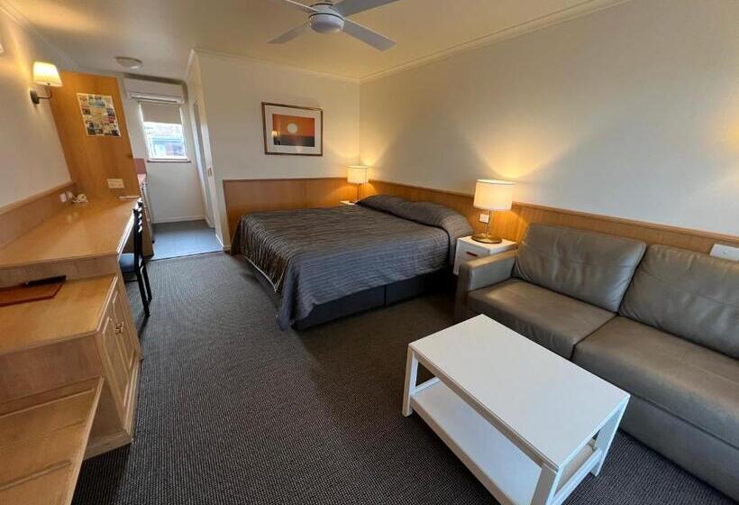 מוטל Summerhill Motor Inn