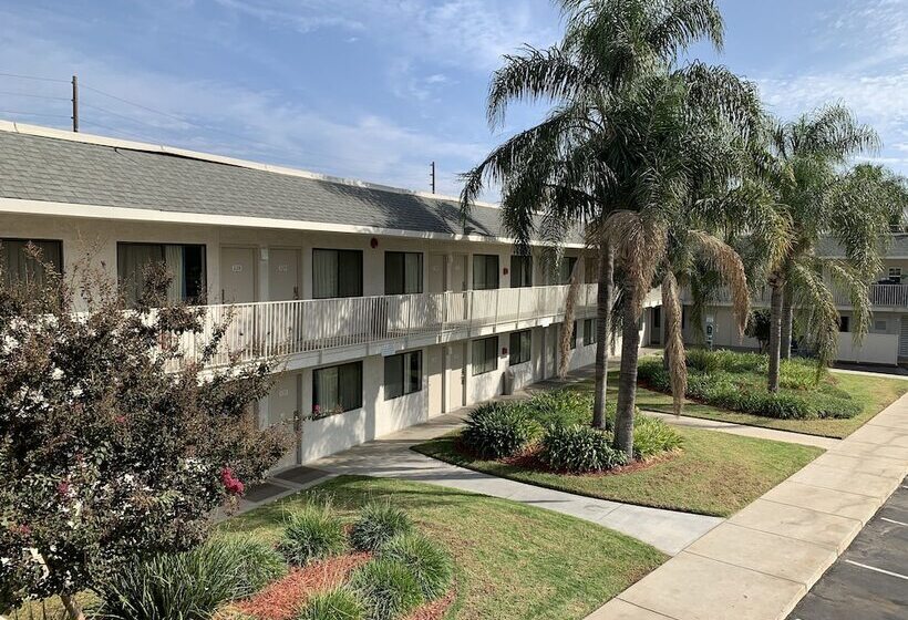 فندق على الطريق Vagabond Inn Sylmar