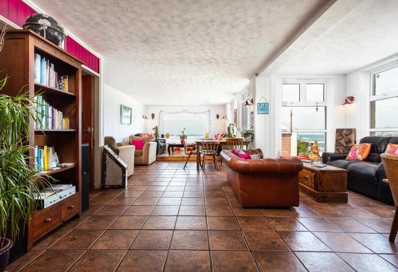 Пансион Beach House B&b