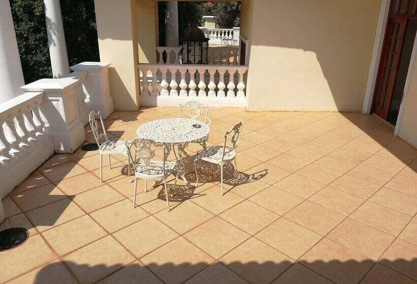 펜션 Cricklewood Manor