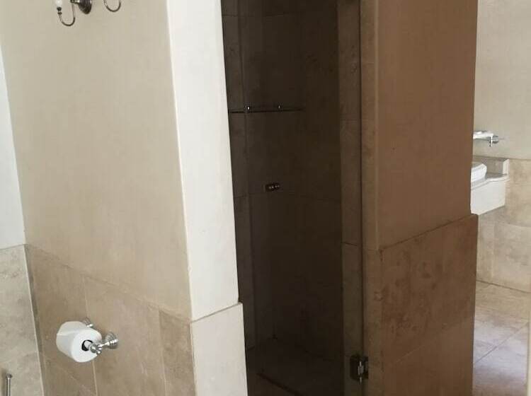 펜션 Cricklewood Manor