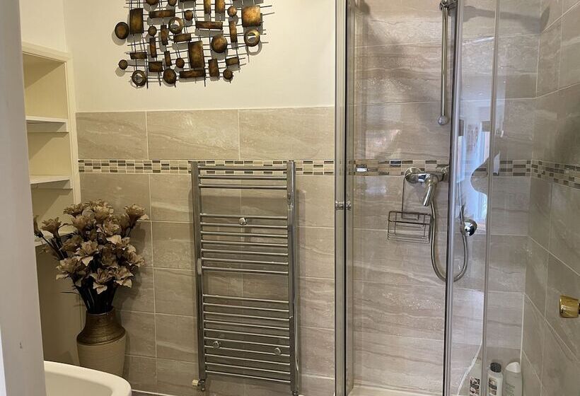 Пансион Lyndricks House