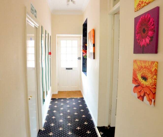 Пансион Lyndricks House