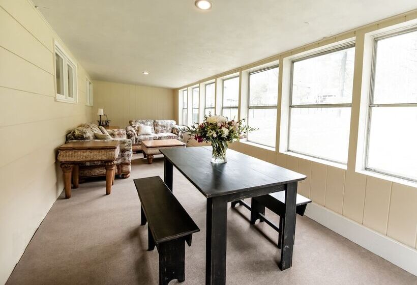 بنسيون The Broadway Guest House