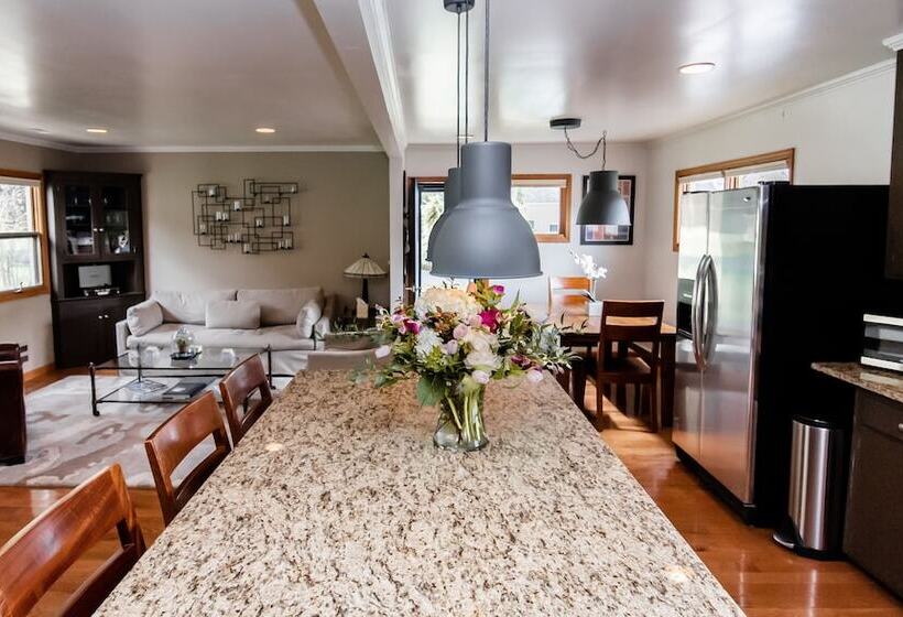 بنسيون The Broadway Guest House