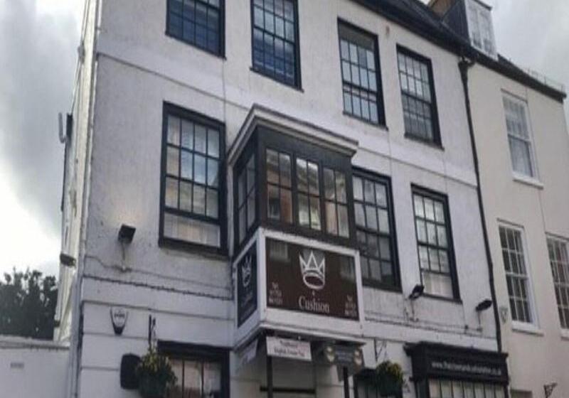 פנסיון The Crown And Cushion