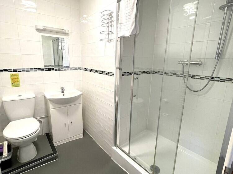 פנסיון The Crown And Cushion