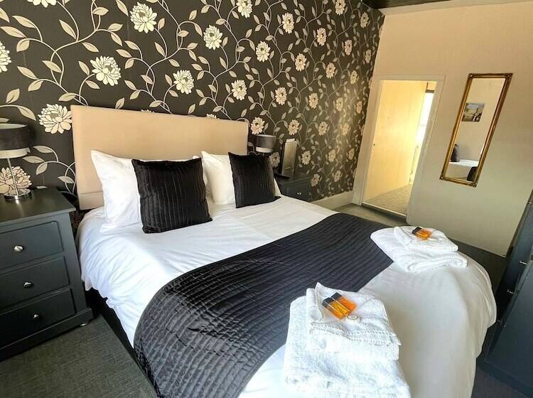 פנסיון The Crown And Cushion