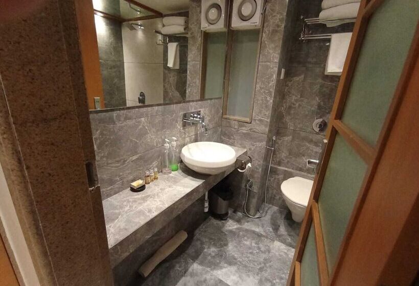 Pride Biznotel Alkapuri