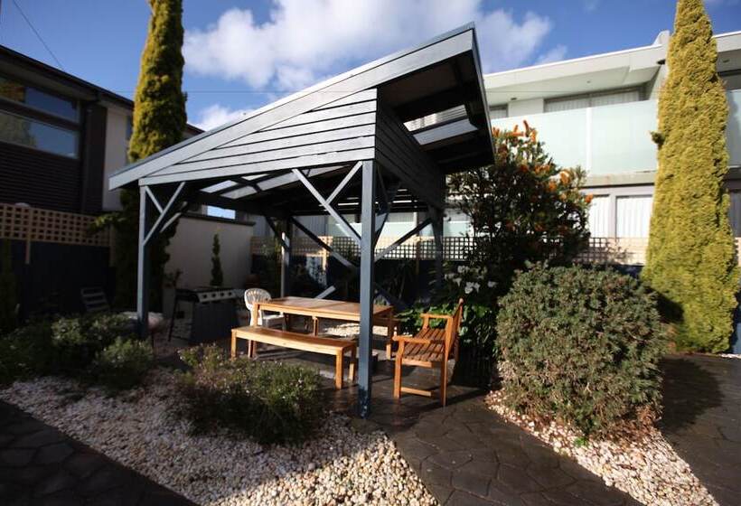 Seaview Motel & Apartments