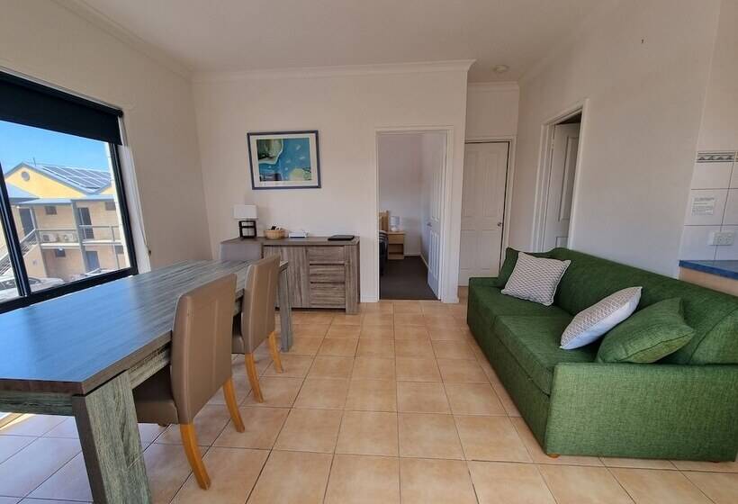 Seaview Motel & Apartments